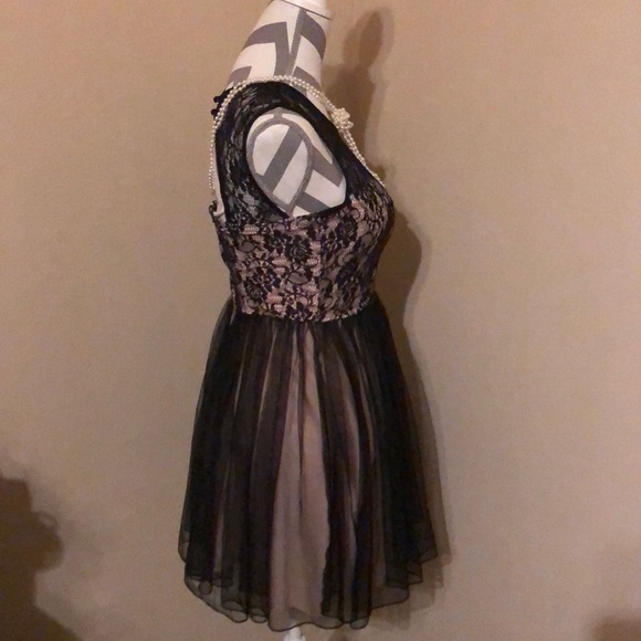 Black lace dress -small great for a dance. - Picture 2 of 8
